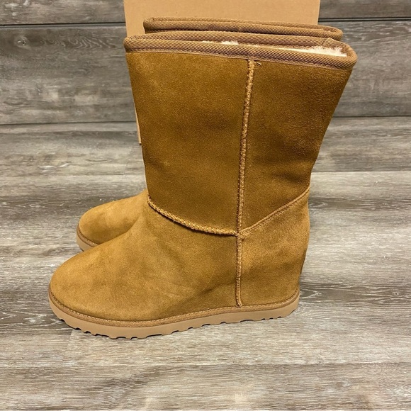 UGG | Classic Femme Short Boots In Chestnut NEW In Box - Picture 7 of 16